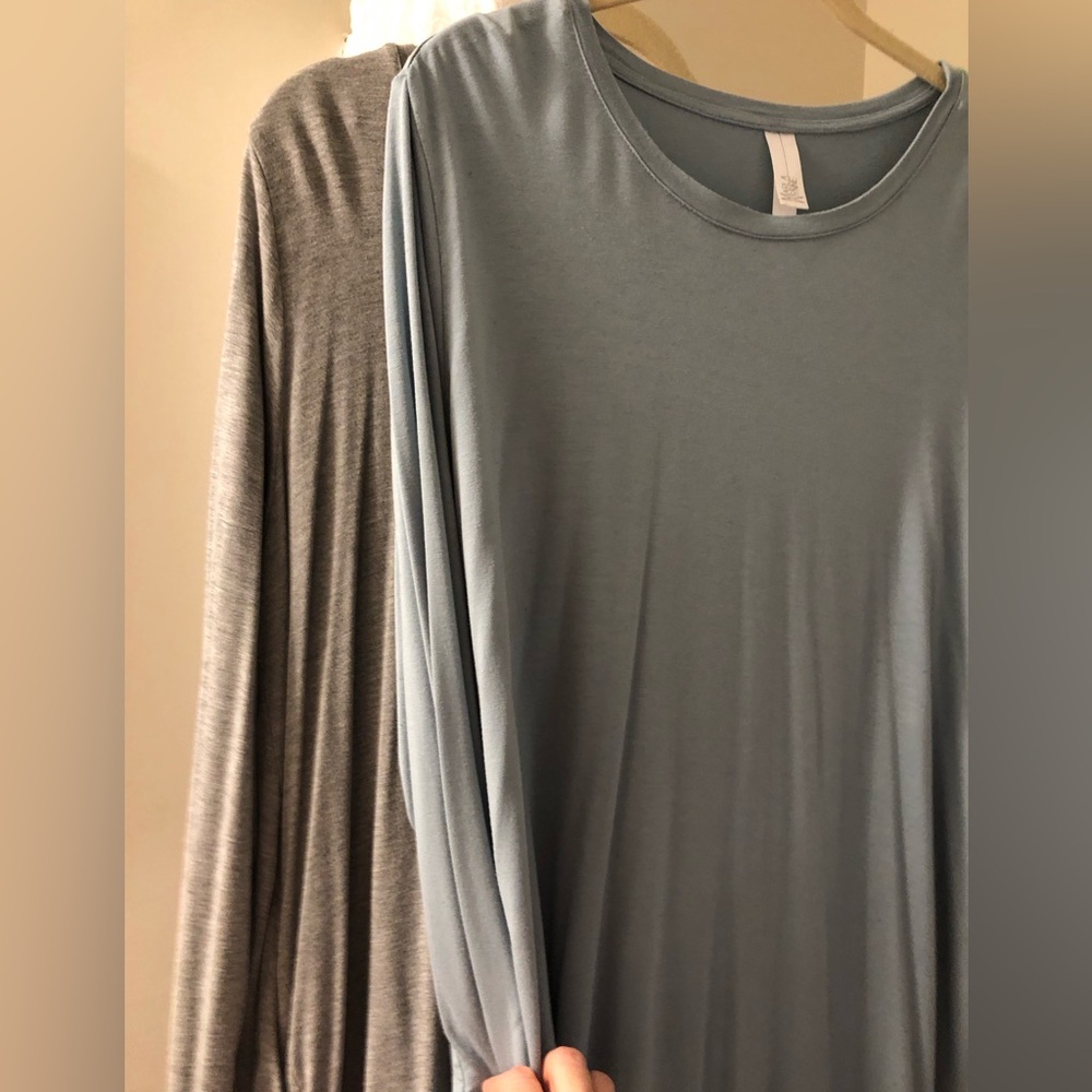 Marla Wynne 2 Tunic Tops size 1X Lt Grey & Aqua w Pockets Same Style # 134365